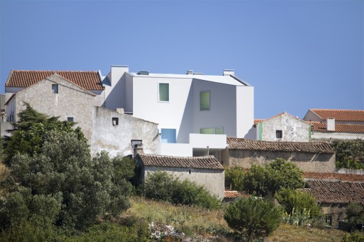 House in Sobral da Lagoa / Ricardo Bak Gordon (1)
