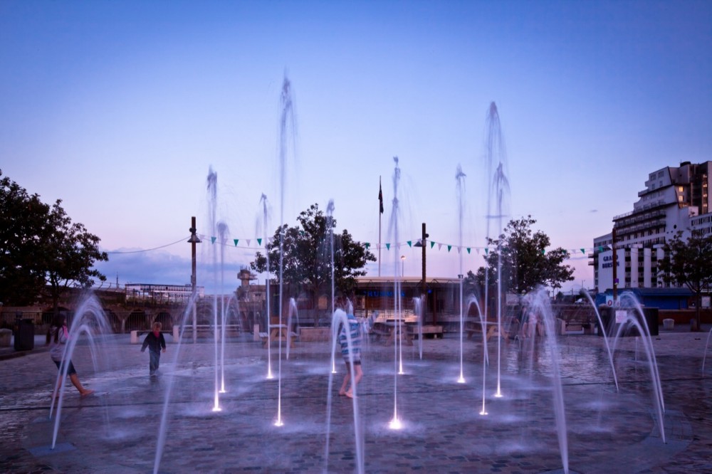 Rocksalt Seafood Restaurant / Guy Hollaway Architects