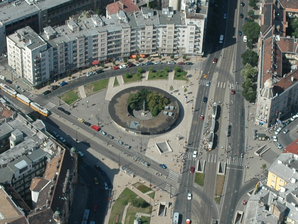 “Gomba” on Móricz Zsigmond Circus / Hetedik Műterem Ltd.
