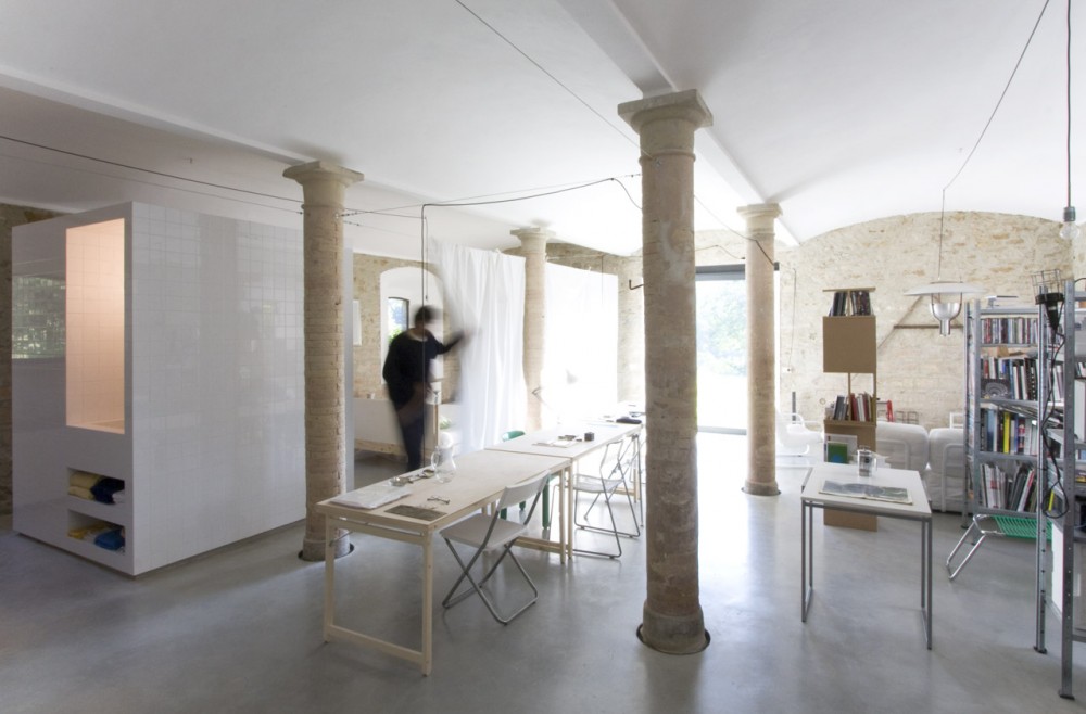 Tile and Concrete / Francesco Di Gregorio & Karin Matz