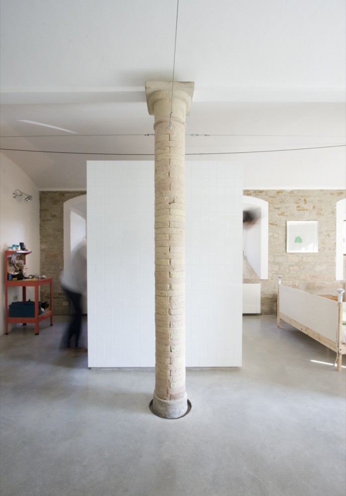 Tile and Concrete / Francesco Di Gregorio & Karin Matz