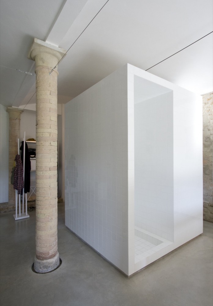 Tile and Concrete / Francesco Di Gregorio & Karin Matz