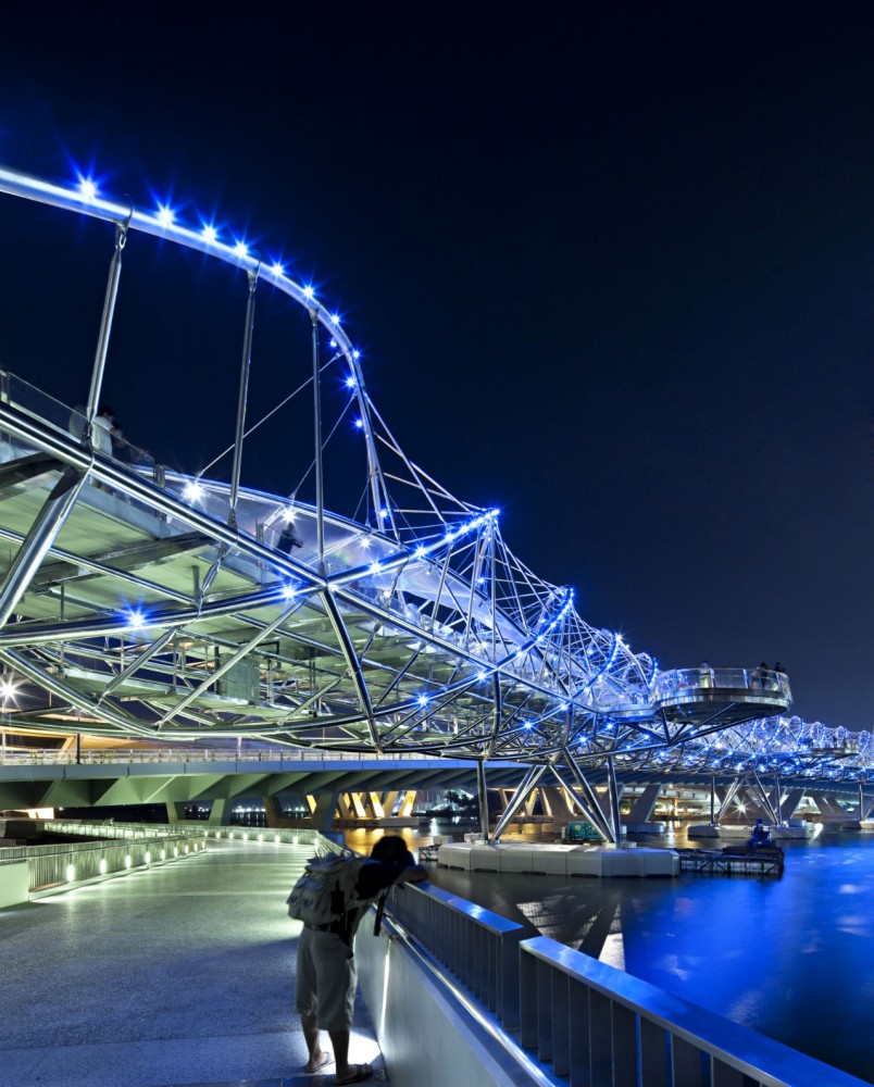 Helix Bridge / Cox Architecture with Architects 61