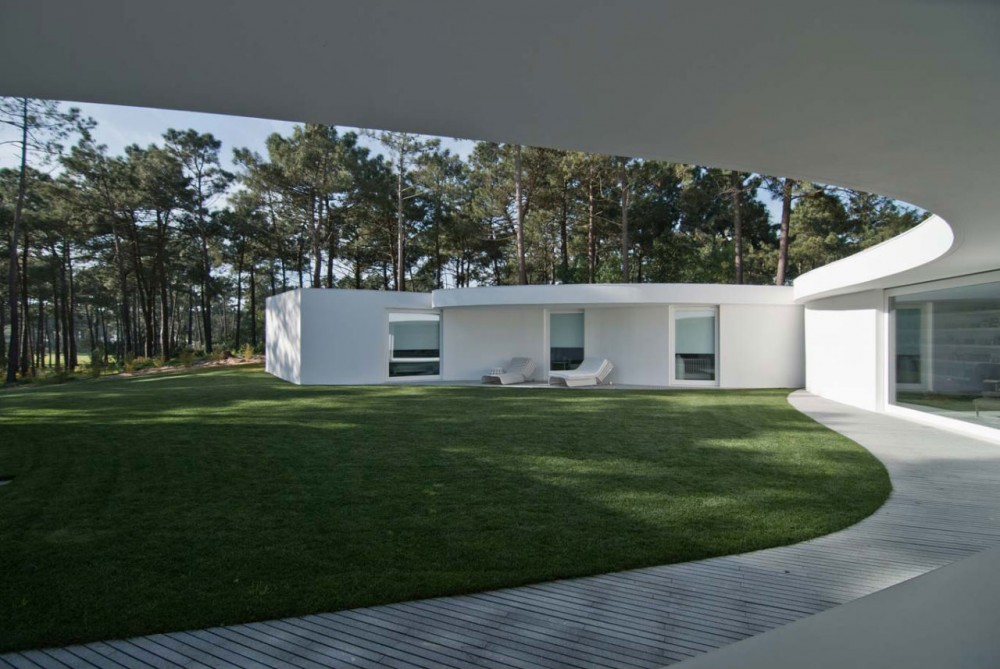 House in Aroeira / Aires Mateus