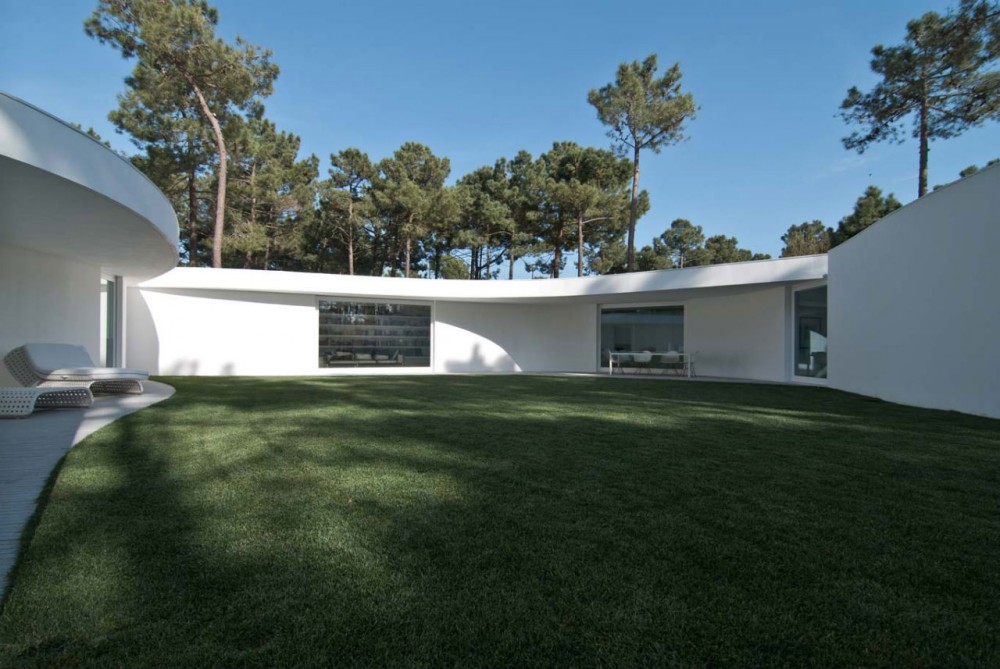 House in Aroeira / Aires Mateus