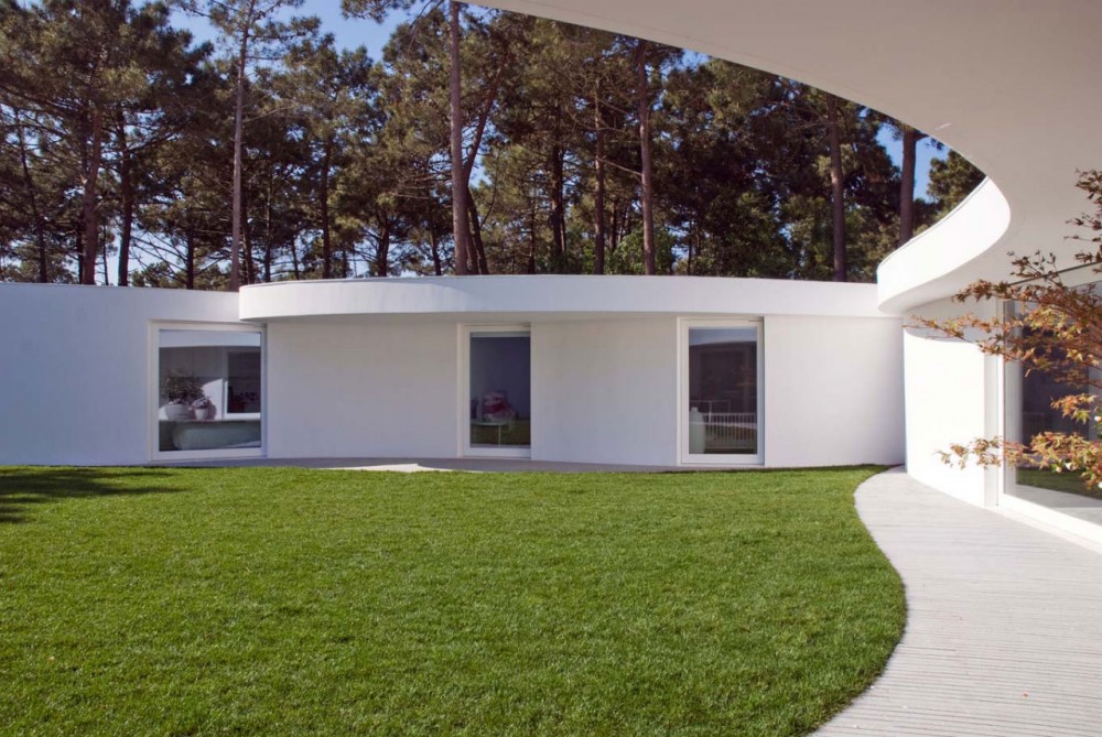 House in Aroeira / Aires Mateus