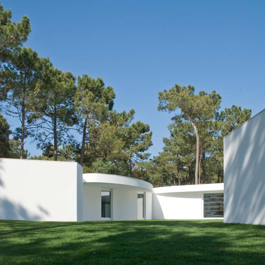 House in Aroeira / Aires Mateus