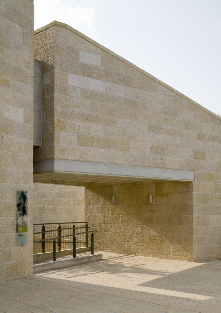 Ramat Hanadiv Visiting Center / Ada Karmi-Melamede Architects