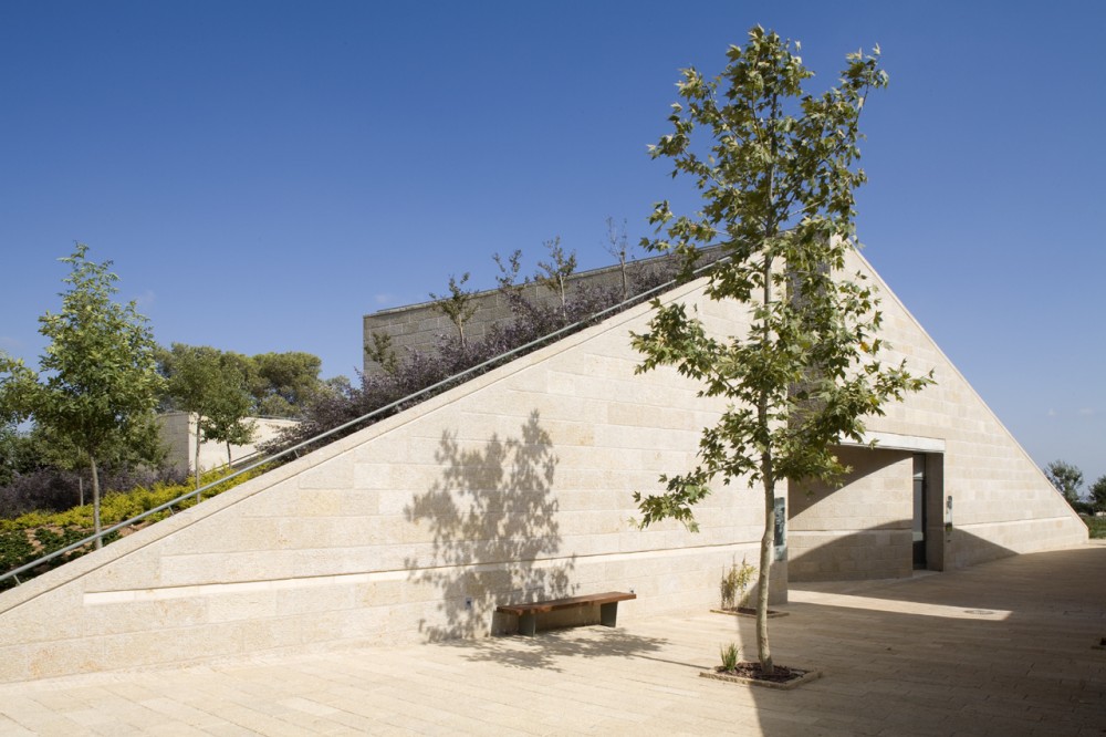 Ramat Hanadiv Visiting Center / Ada Karmi-Melamede Architects