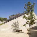 Ramat Hanadiv Visiting Center / Ada Karmi-Melamede Architects (7) Ramat Hanadiv Visiting Center / Ada Karmi-Melamede Architects (7) © Amit Geron