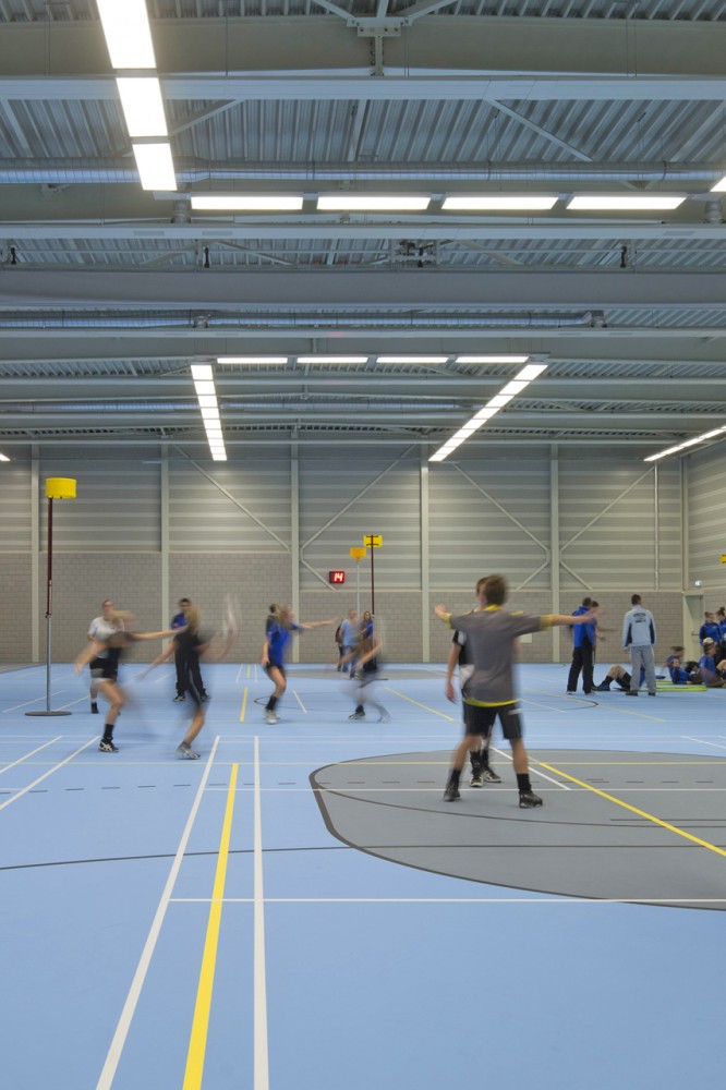 Green Sports Hall / MoederscheimMoonen Architects