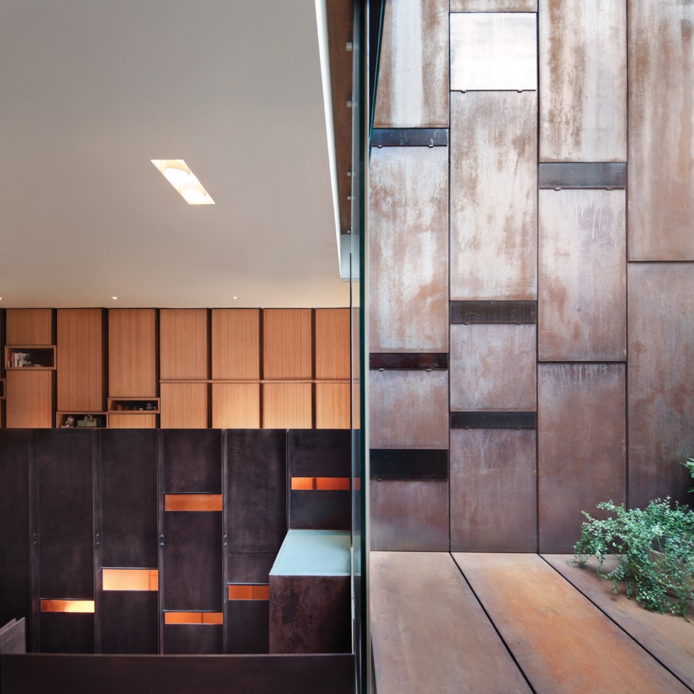 Inverted Warehouse-Townhouse / Dean-Wolf Architects