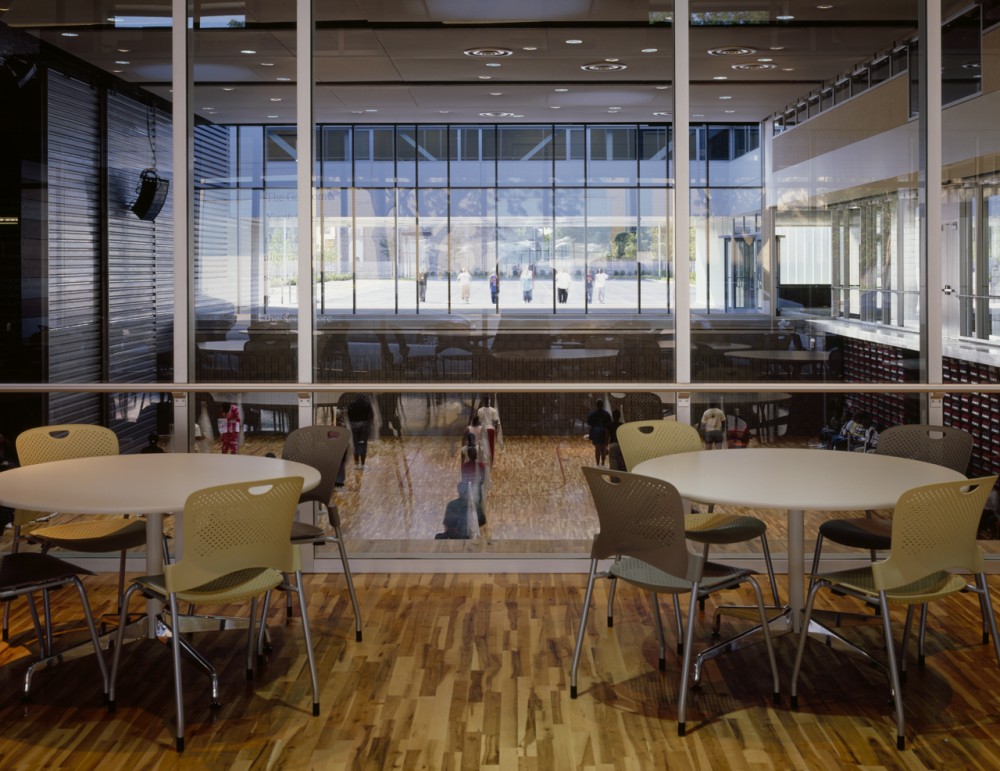 The Gary Comer Youth Center / John Ronan Architects