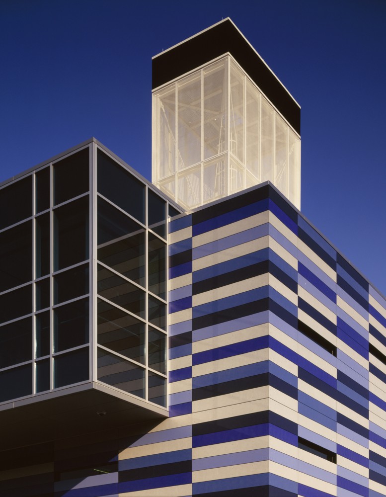 The Gary Comer Youth Center / John Ronan Architects