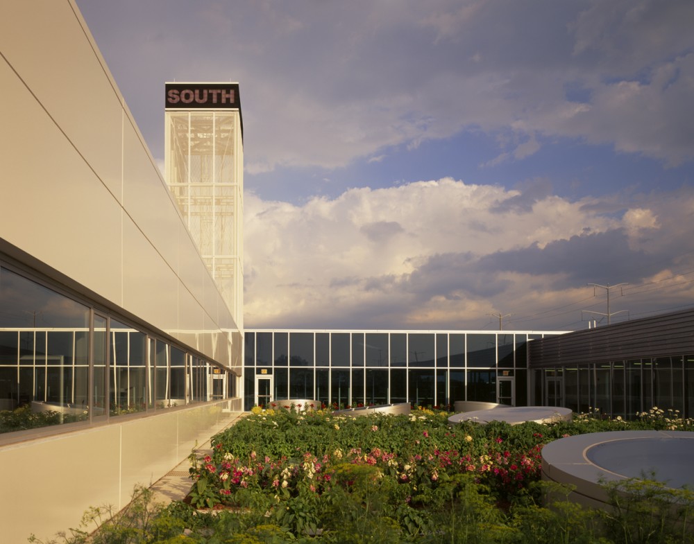 The Gary Comer Youth Center / John Ronan Architects