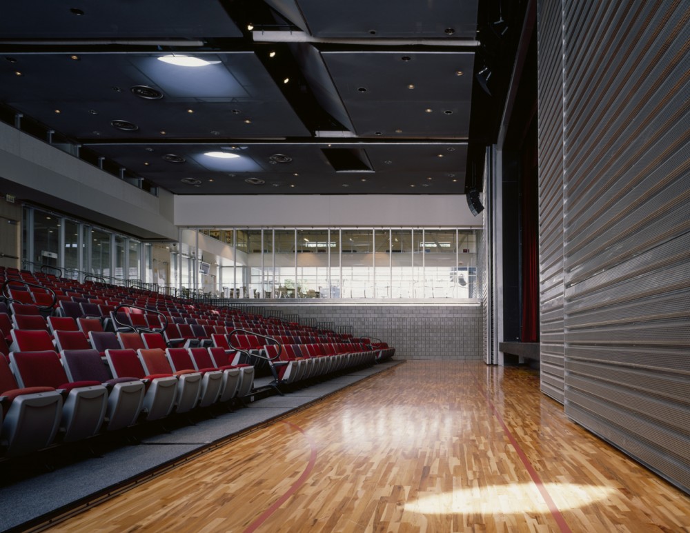 The Gary Comer Youth Center / John Ronan Architects