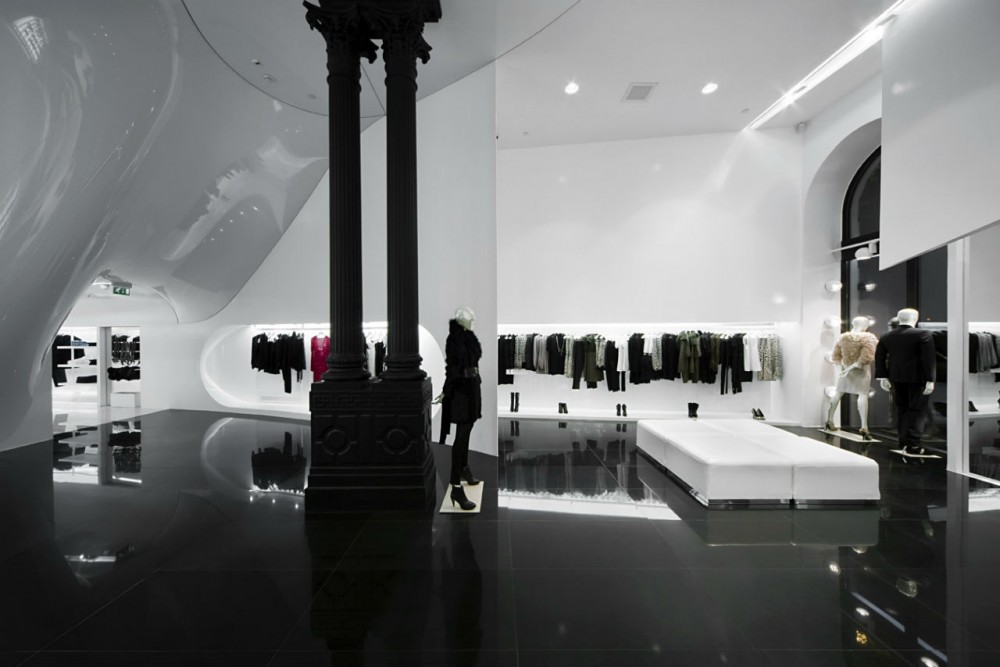 Capsula Multibrand Store / GöSKE PROJECT