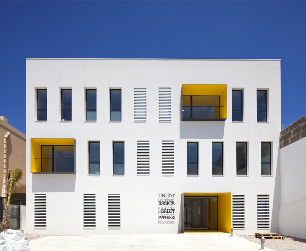 Porreres Medical Center / MACA Estudio