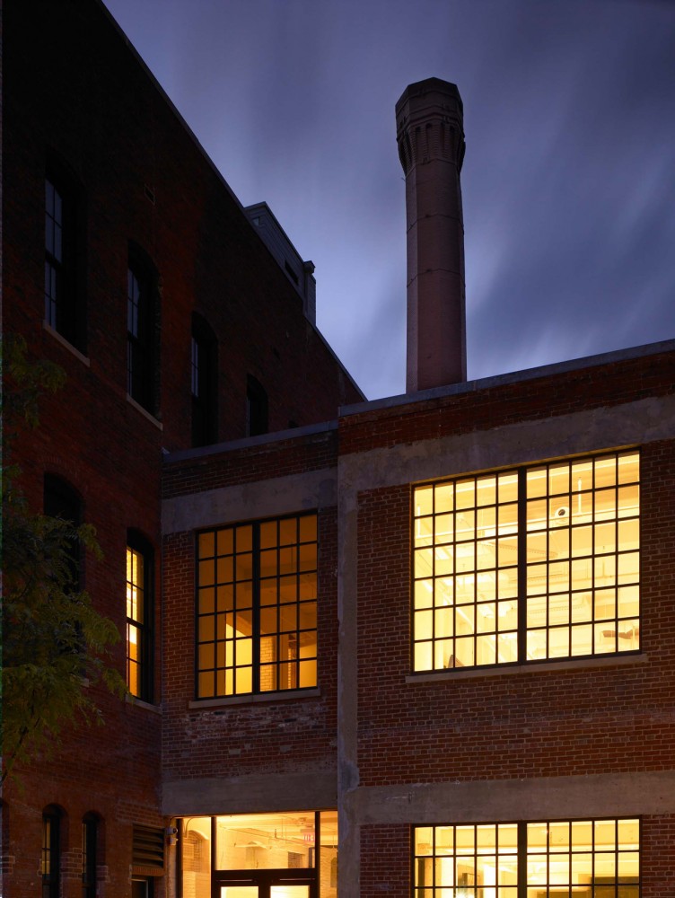 Yale Steam Laundry Condominiums / John Ronan Architects