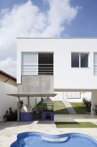 Granja Viana House / Arquiteto Gilberto Belleza