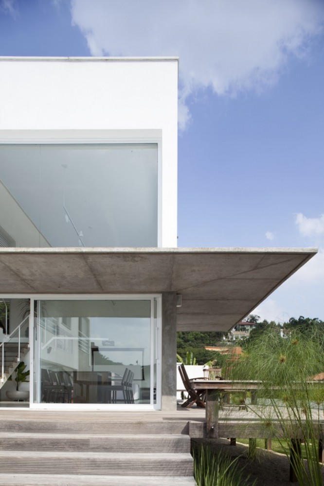 Granja Viana House / Arquiteto Gilberto Belleza