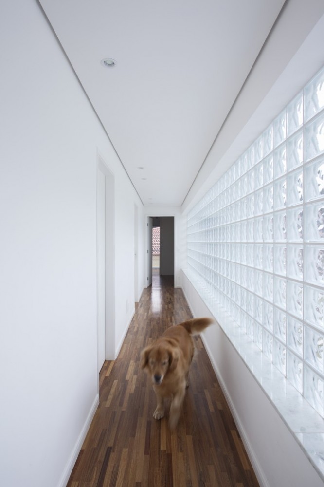 Granja Viana House / Arquiteto Gilberto Belleza