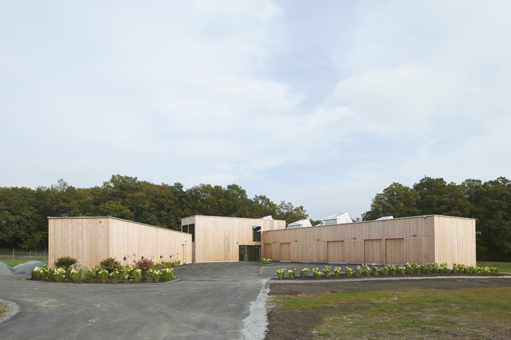 Cemetary Service Building at Ulriksdal / Petra Gipp Arkitektur ​and In Praise of Shadows