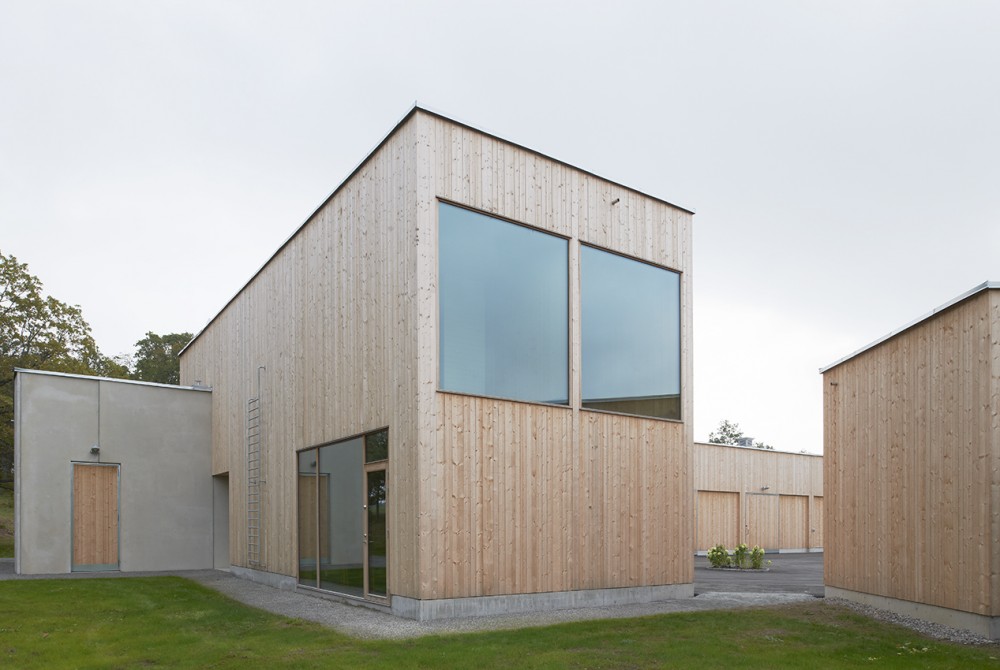 Cemetary Service Building at Ulriksdal / Petra Gipp Arkitektur ​and In Praise of Shadows