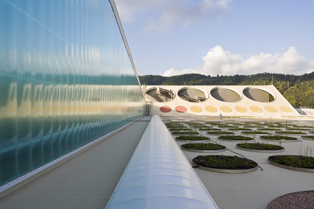 Waste Treatment Facility / Batlle & Roig Architects