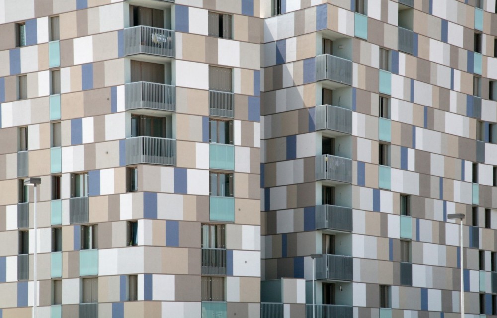 Apartment building on the harbour / Zucchi & Partners