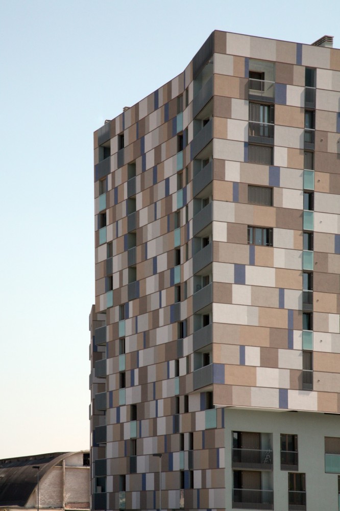 Apartment building on the harbour / Zucchi & Partners