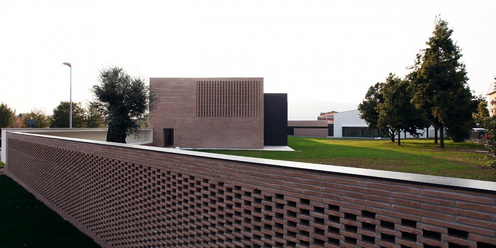 The Court Of The Trees / Tomas Ghisellini Architects