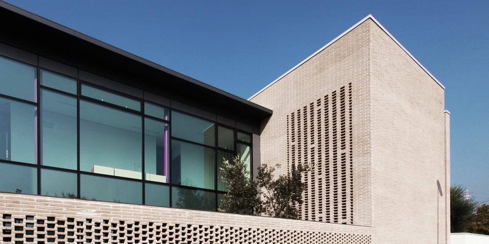 The Court Of The Trees / Tomas Ghisellini Architects
