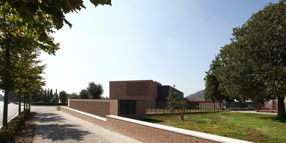 The Court Of The Trees / Tomas Ghisellini Architects