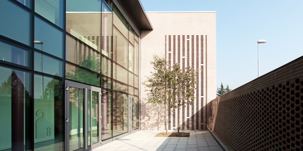 The Court Of The Trees / Tomas Ghisellini Architects