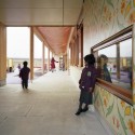 The Krishna-Avanti Primary School / Cottrell & Vermeulen Architecture The Krishna-Avanti Primary School / Cottrell & Vermeulen Architecture © Anthony Coleman