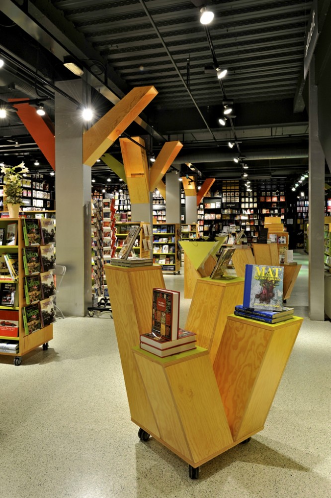 Tanum Karl Johan Bookstore / JVA