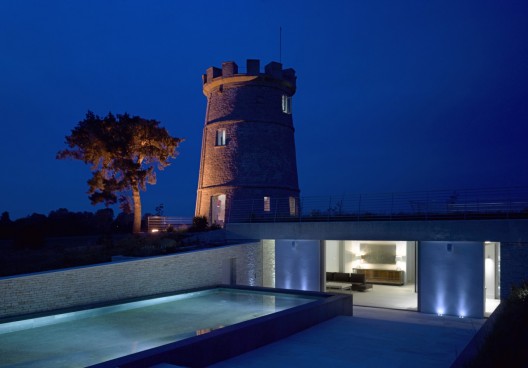 The Round Tower / De Matos Ryan