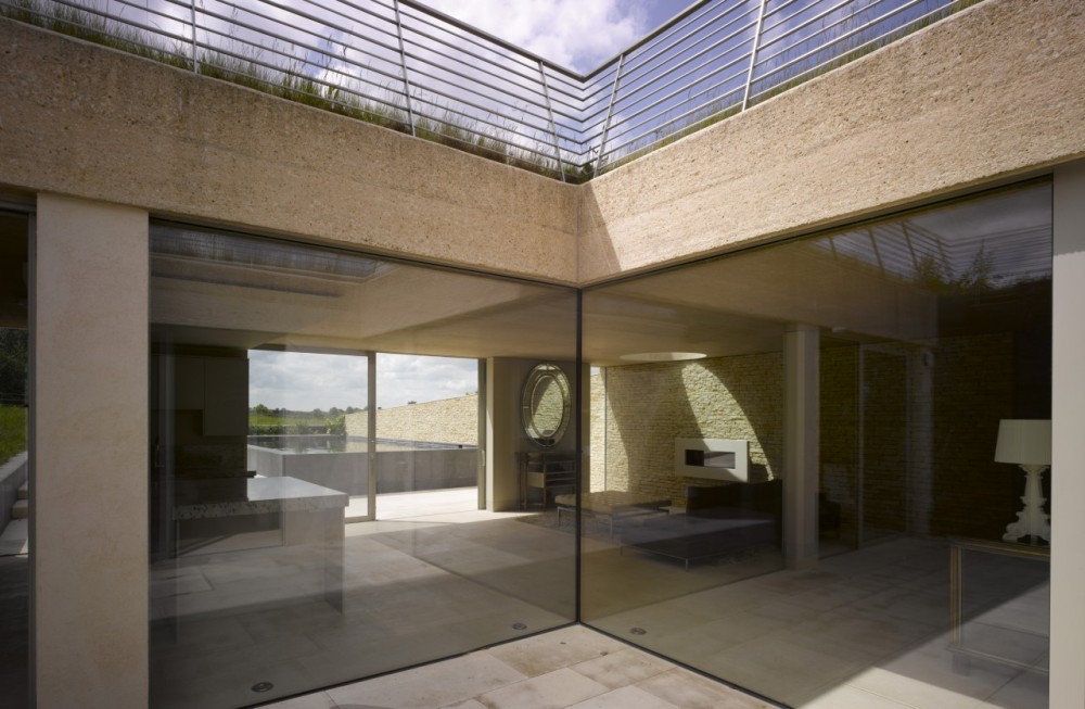 The Round Tower / De Matos Ryan