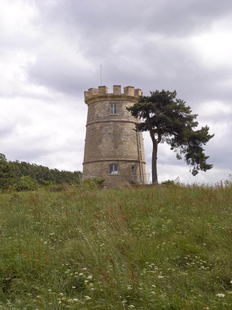 The Round Tower / De Matos Ryan
