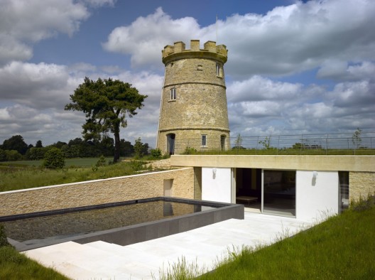 The Round Tower / De Matos Ryan