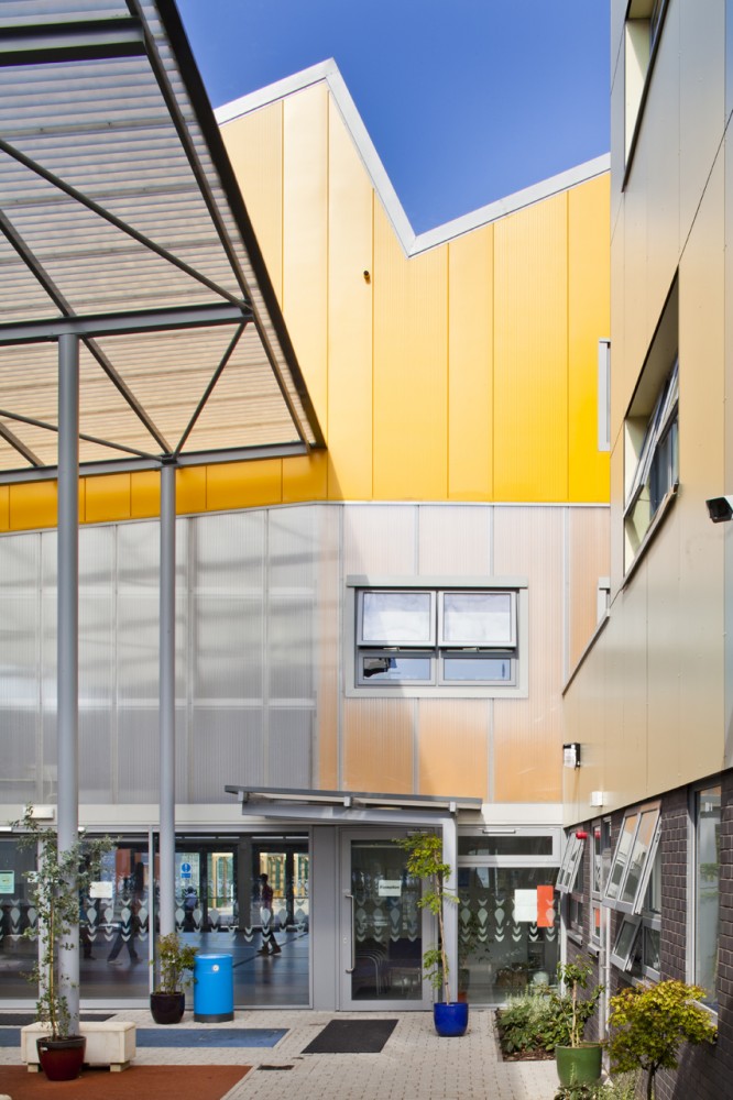 Broadway School / Cottrell & Vermeulen