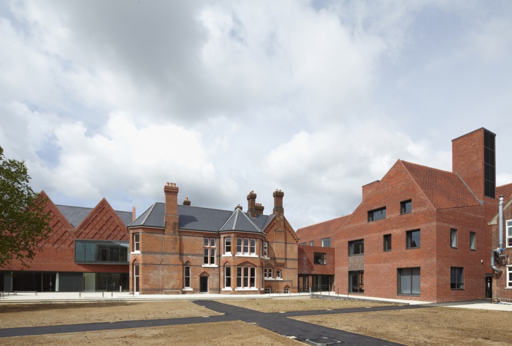 Brentwood School Study Centre and Auditorium / Cottrell & Vermeulen Architecture