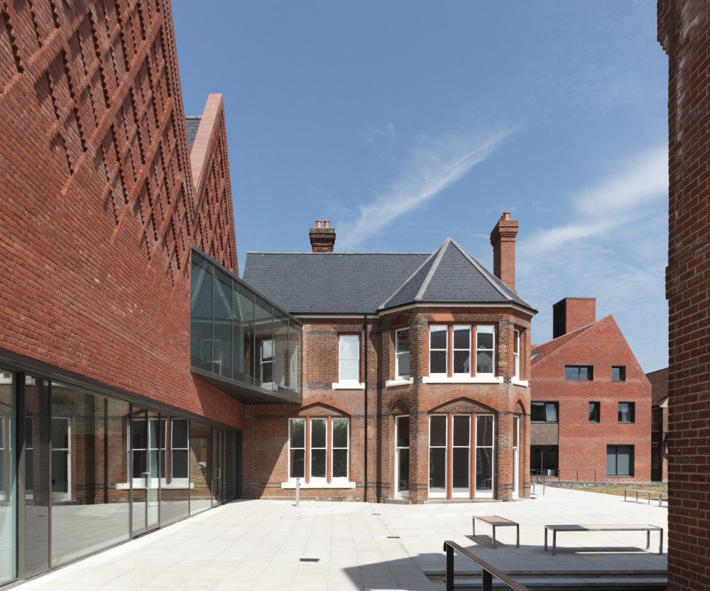 Brentwood School Study Centre and Auditorium / Cottrell & Vermeulen Architecture