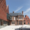 Brentwood School Study Centre and Auditorium / Cottrell &Vermeulen Architecture Brentwood School Study Centre and Auditorium / Cottrell &Vermeulen Architecture © Paul Riddle