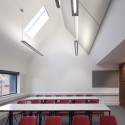 Brentwood School Study Centre and Auditorium / Cottrell &Vermeulen Architecture Brentwood School Study Centre and Auditorium / Cottrell &Vermeulen Architecture © Paul Riddle