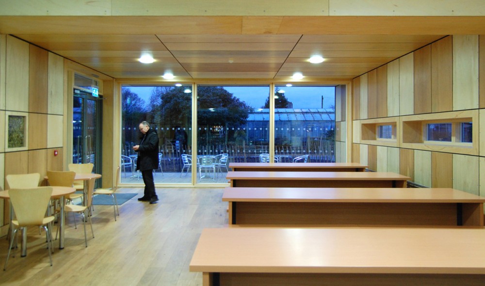 Straw Bale Cafe / Hewitt Studios