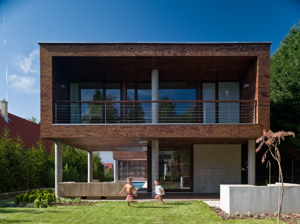 Summer Villa at Lake Balaton / FBI Studio architects