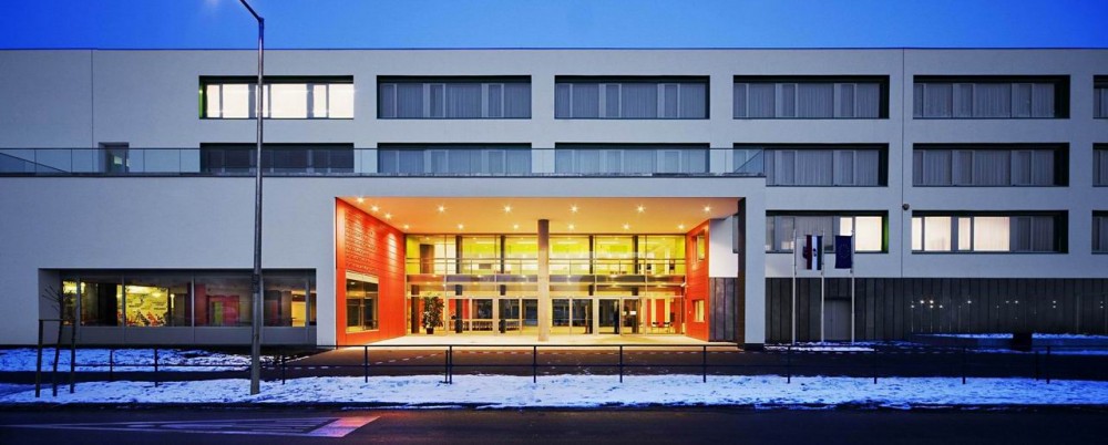 Budaörs Elementary School / DOBAI János DLA