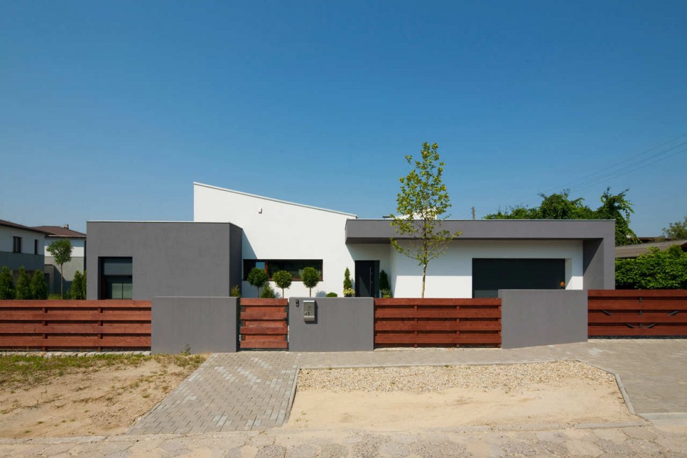 M House / RS + Robert Skitek